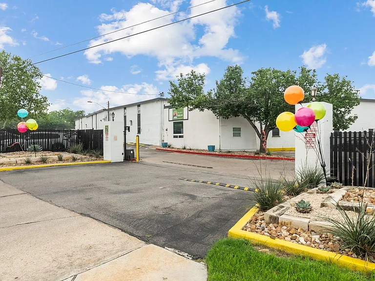 Villas at Mueller — Photo 8