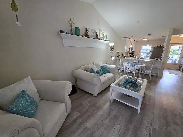 352 Plymouth St — Photo 3