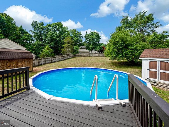 3rd image of 5706 E Point Cir