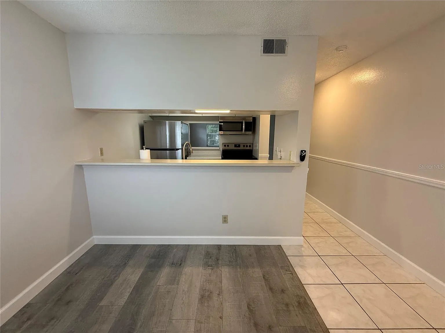 2 bed, 1.5 bath, 864 sqft, $1,700 — Photo 3