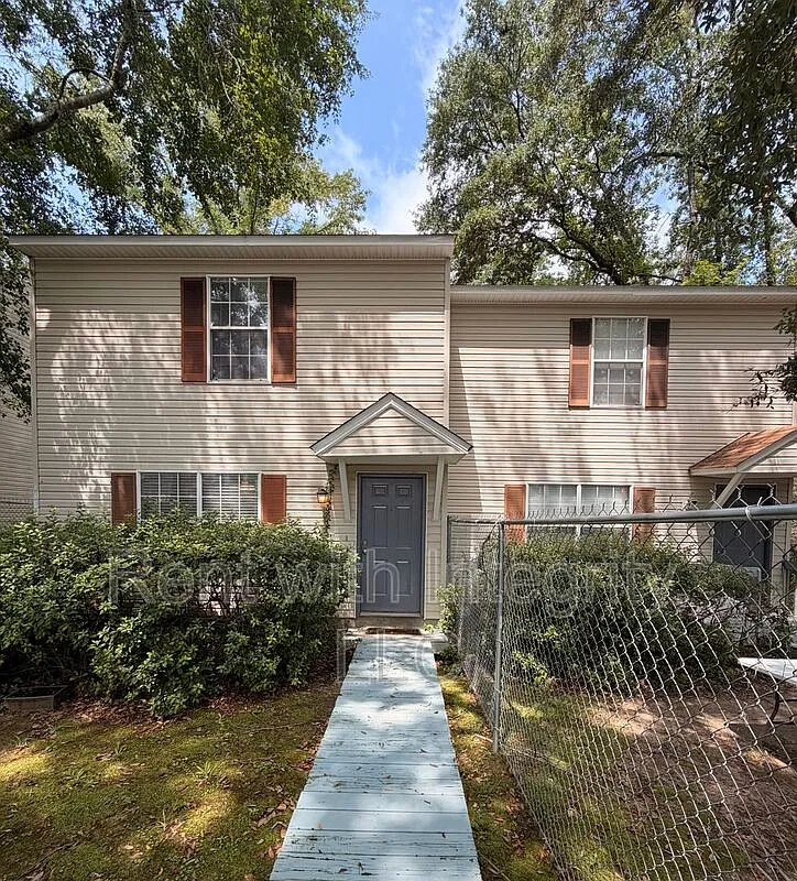 4 bed, 3.0 bath, 1280 sqft, $1,750 — Photo 1