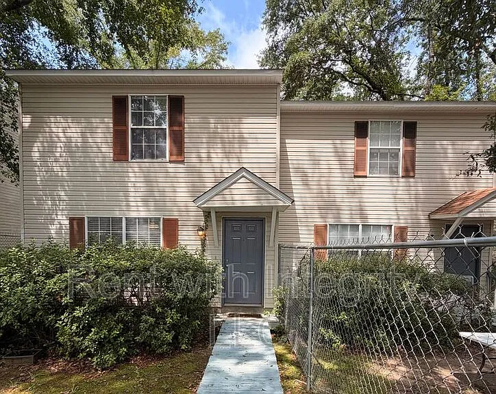 1352 Ocala Rd #B — Photo 1