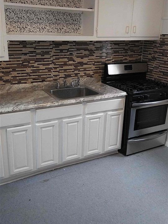 2nd image of 603 11th St APT 2