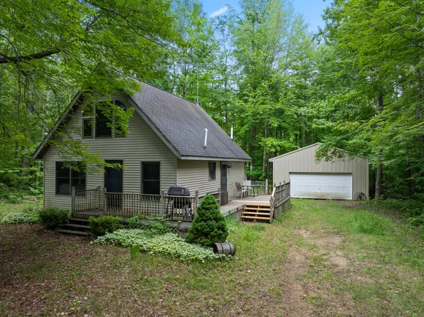 6586 Breezewood Dr, Mancelona, MI 49659