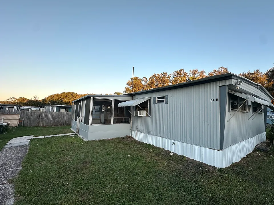 24 Forest Dr