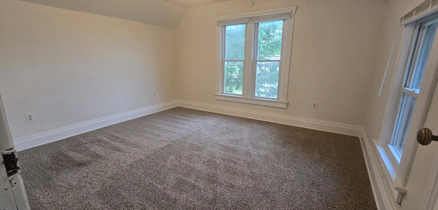 200 S. Oak St., B — Photo 3