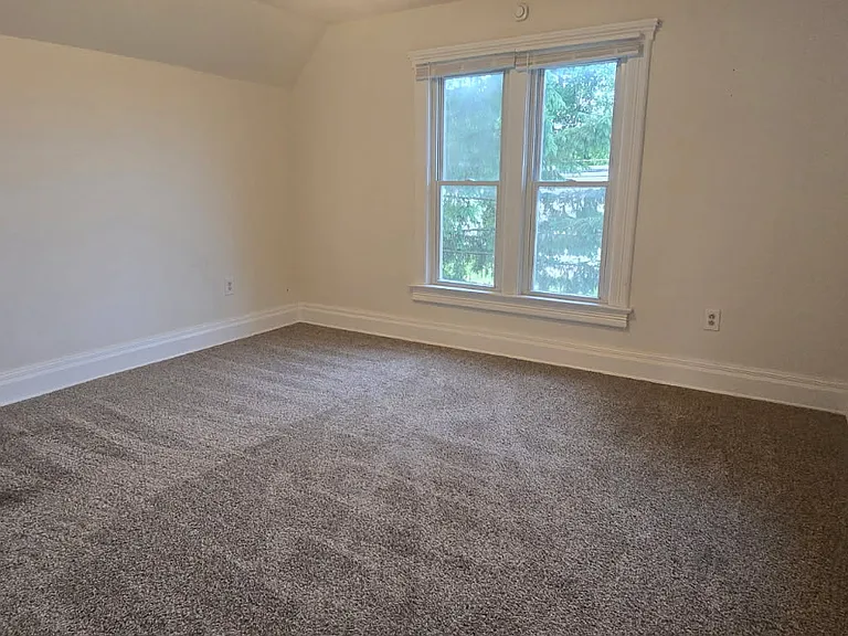 200 S Oak St #B — Photo 3