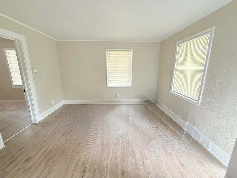 15811 Trinity St — Photo 2