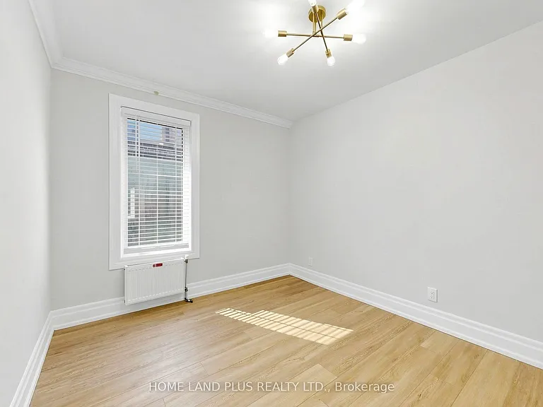 919 Avenue Rd #3 — Photo 22