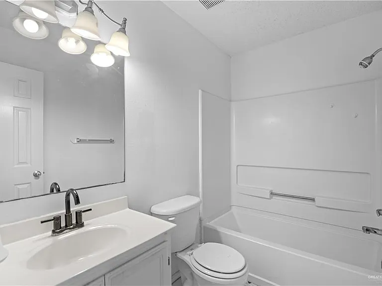 209 San Ignacio Ave — Photo 11