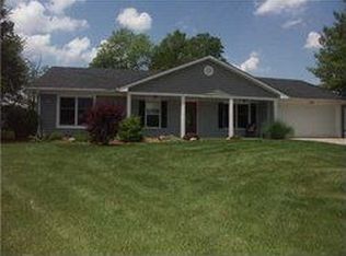 909 Cardinal Dr, Zionsville, IN 46077