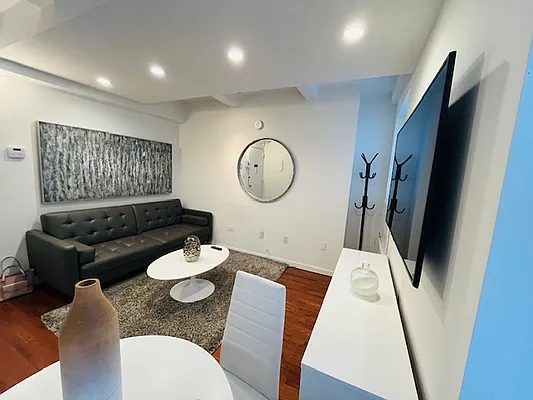 Rented by Manhattan Management Group | media 6