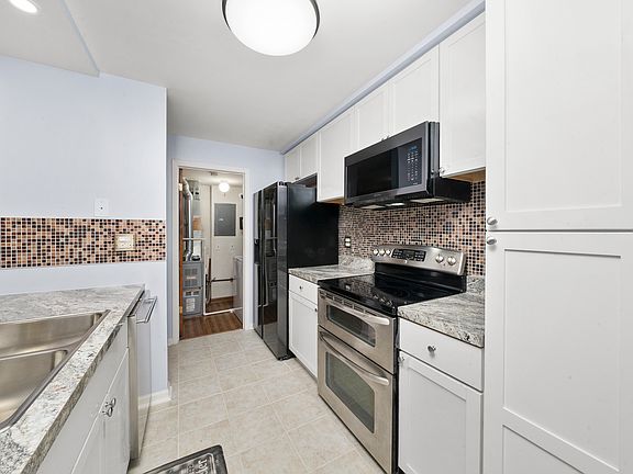 5th image of 1760 Eastwood Ct APT 8