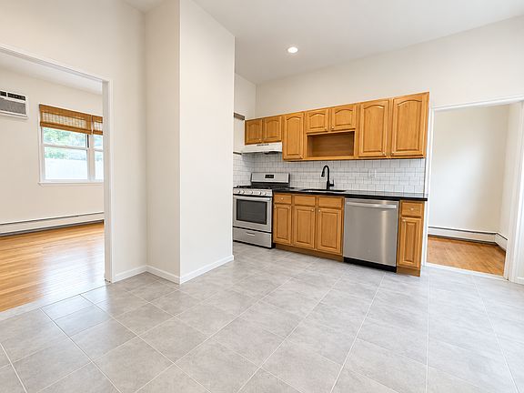 4th image of 731 40th St APT 1f