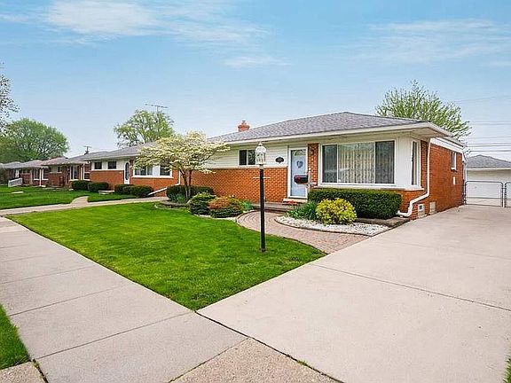 2nd image of 23428 Playview St