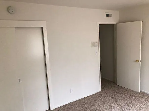 12826 Bloomfield Ave — Photo 4