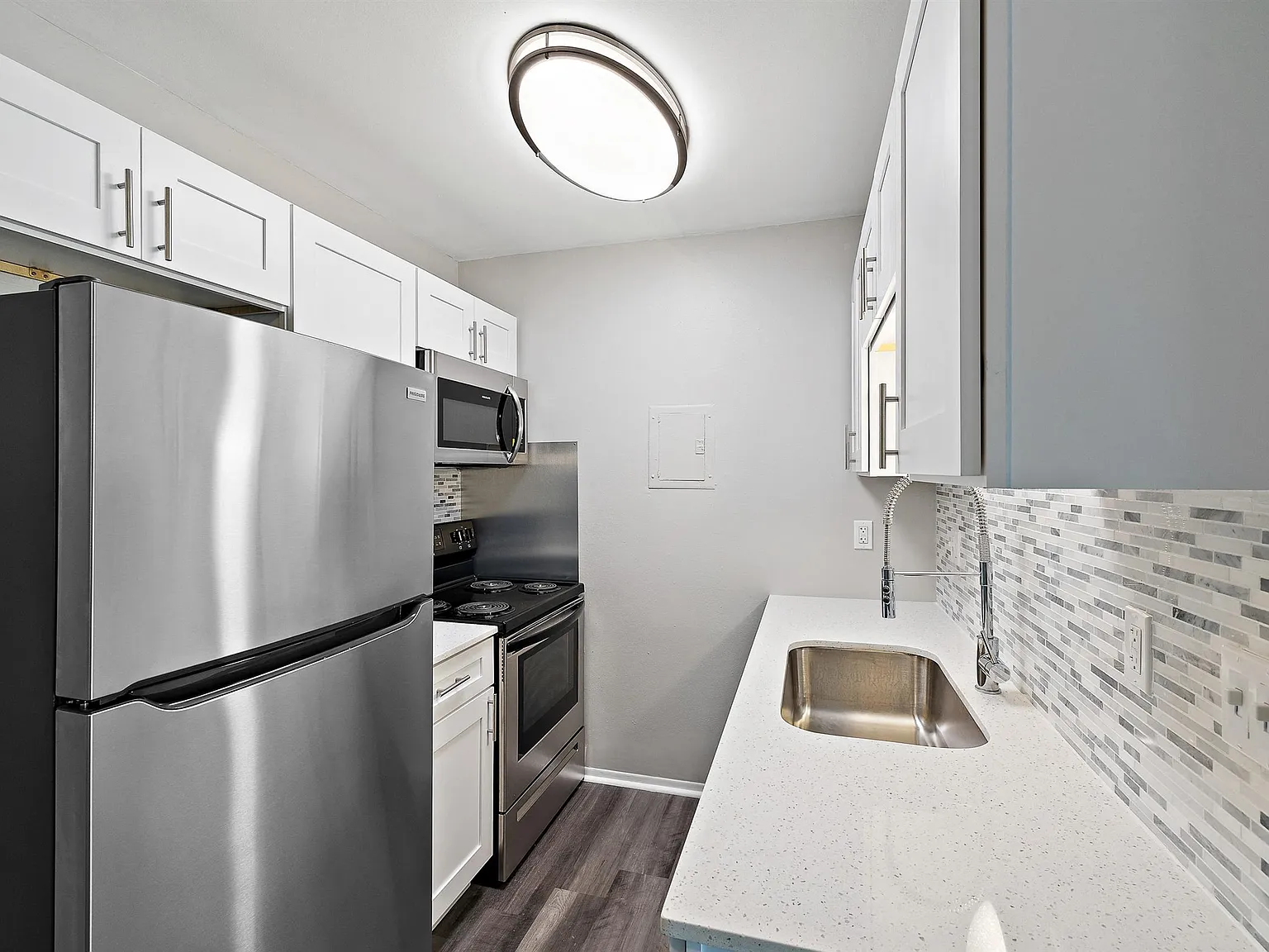 Town & Country Apartments - Wixom, MI — Photo 3