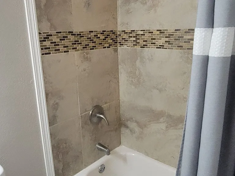 1421 S 108th Ave — Photo 12