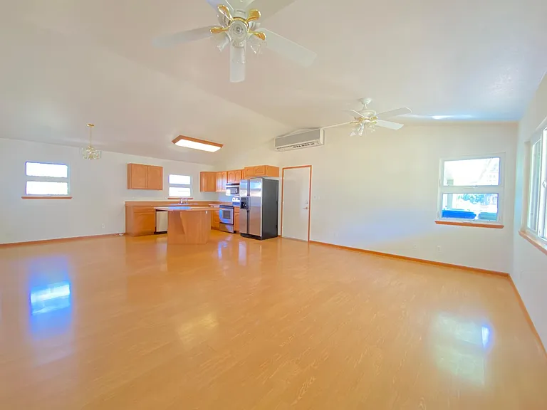 1136 Makaala St — Photo 17
