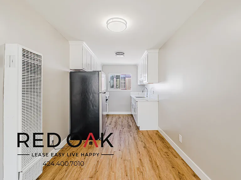 921 W 82nd St #26 — Photo 6