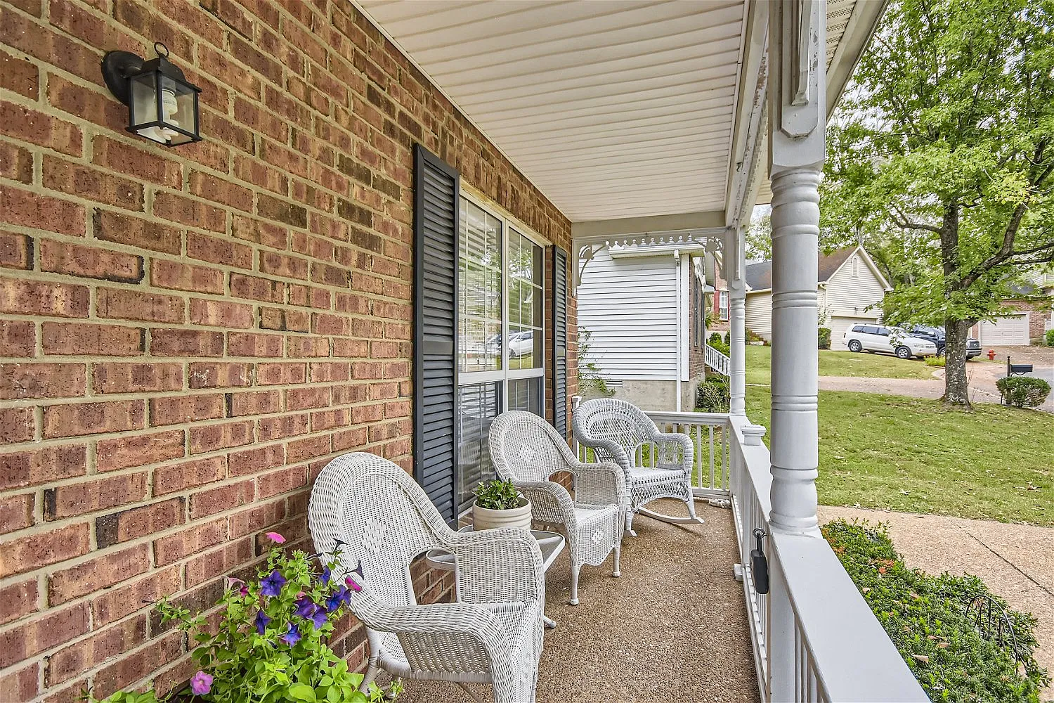 117 Southampton Ct — Photo 3