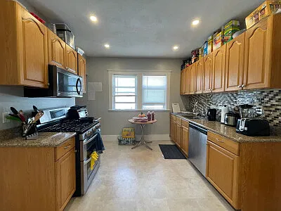 5 bed, 1800 sqft, $7,000 — Photo 3