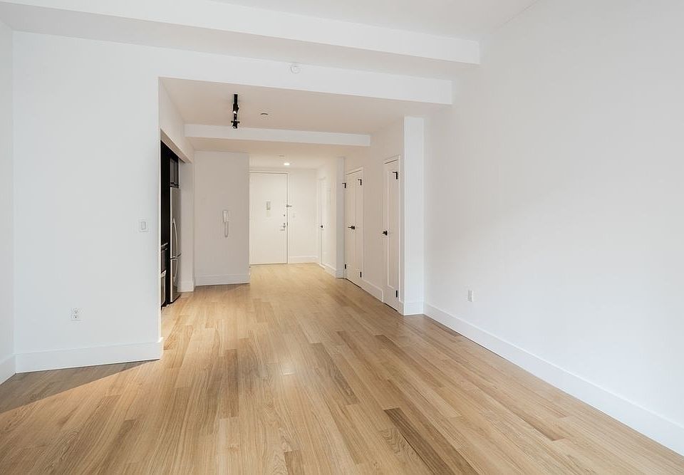 1st image of 67 Wall St APT 19N