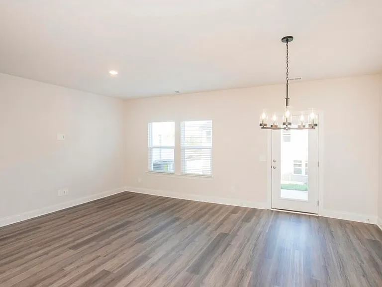 2304 Yukon Ct — Photo 11
