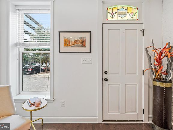 4th image of 1751 Clarkson St