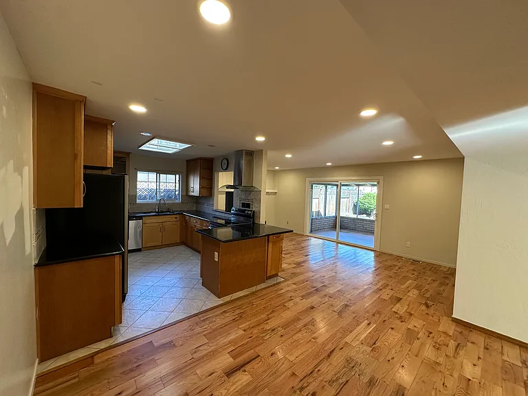 938 Hibiscus Ln — Photo 2
