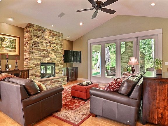 Great room w/propane FP