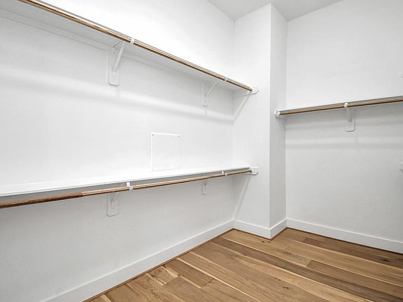 3rd image of 302 Queen Sude Ln