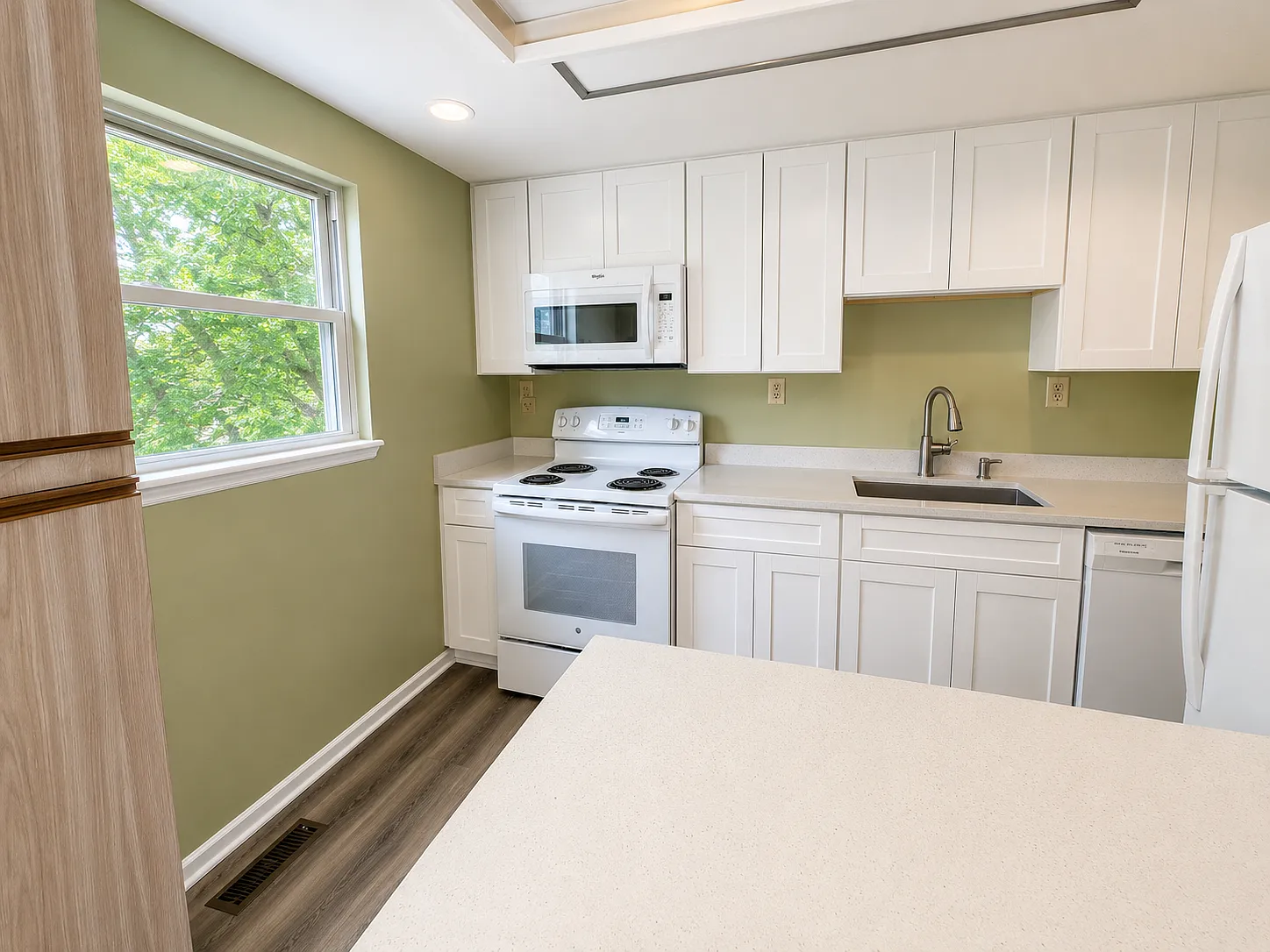 3 bed, 2.5 bath, 1229 sqft, $3,250 — Photo 3