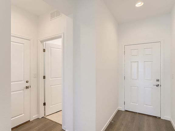 4th image of 553 High Point Dr