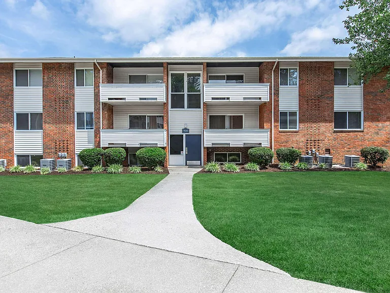 Windsor Hills Apartments — Photo 5