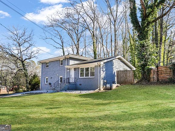 2nd image of 1918 Valley Ridge Dr SW