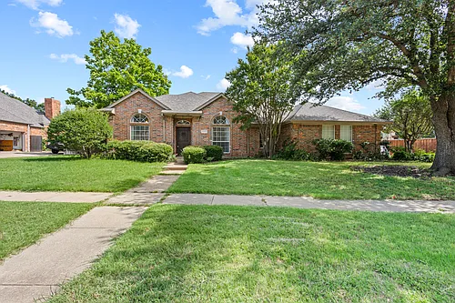1302 Normandy Dr Photo 1