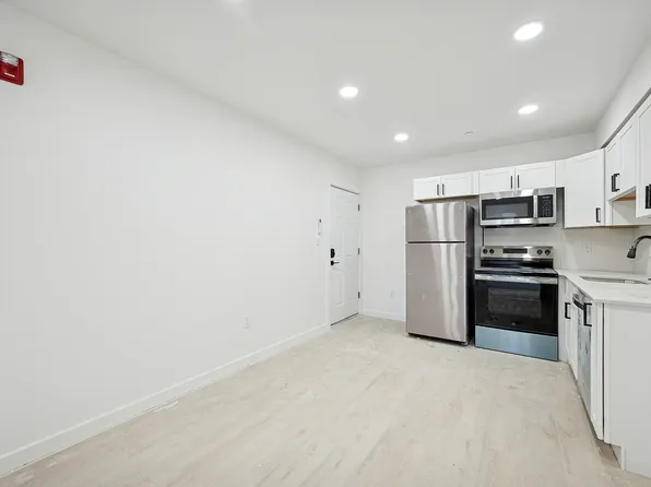 5530 Boyer St, Philadelphia, PA