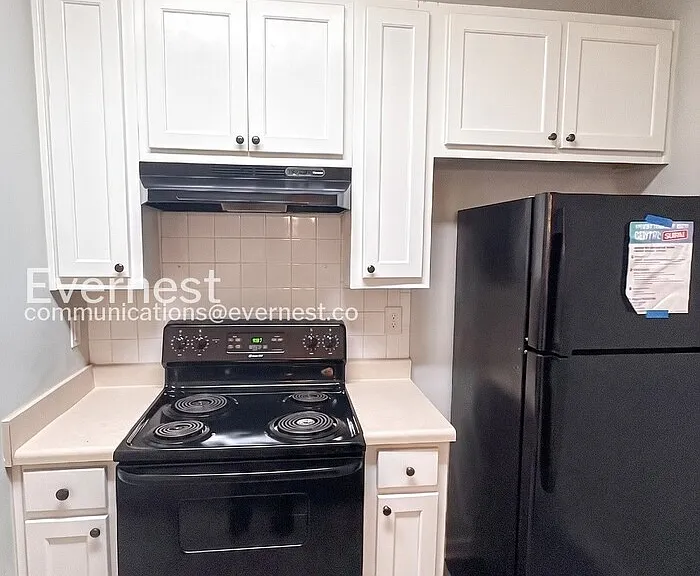 8641 Thomas Ln — Photo 9