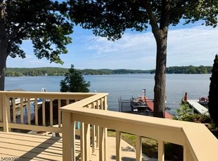 121 Maxim Dr, Hopatcong Boro, NJ 07843