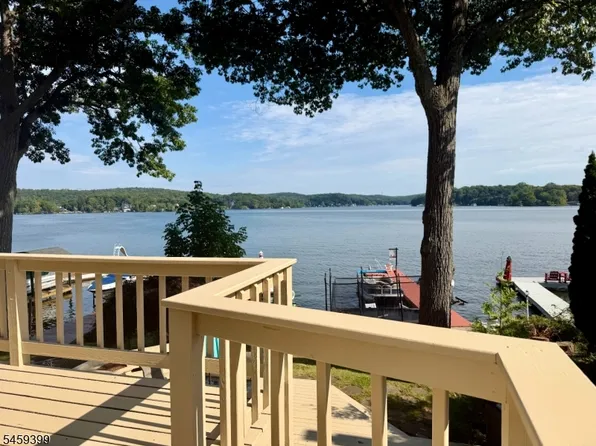 121 Maxim Dr, Hopatcong Boro, NJ 07843