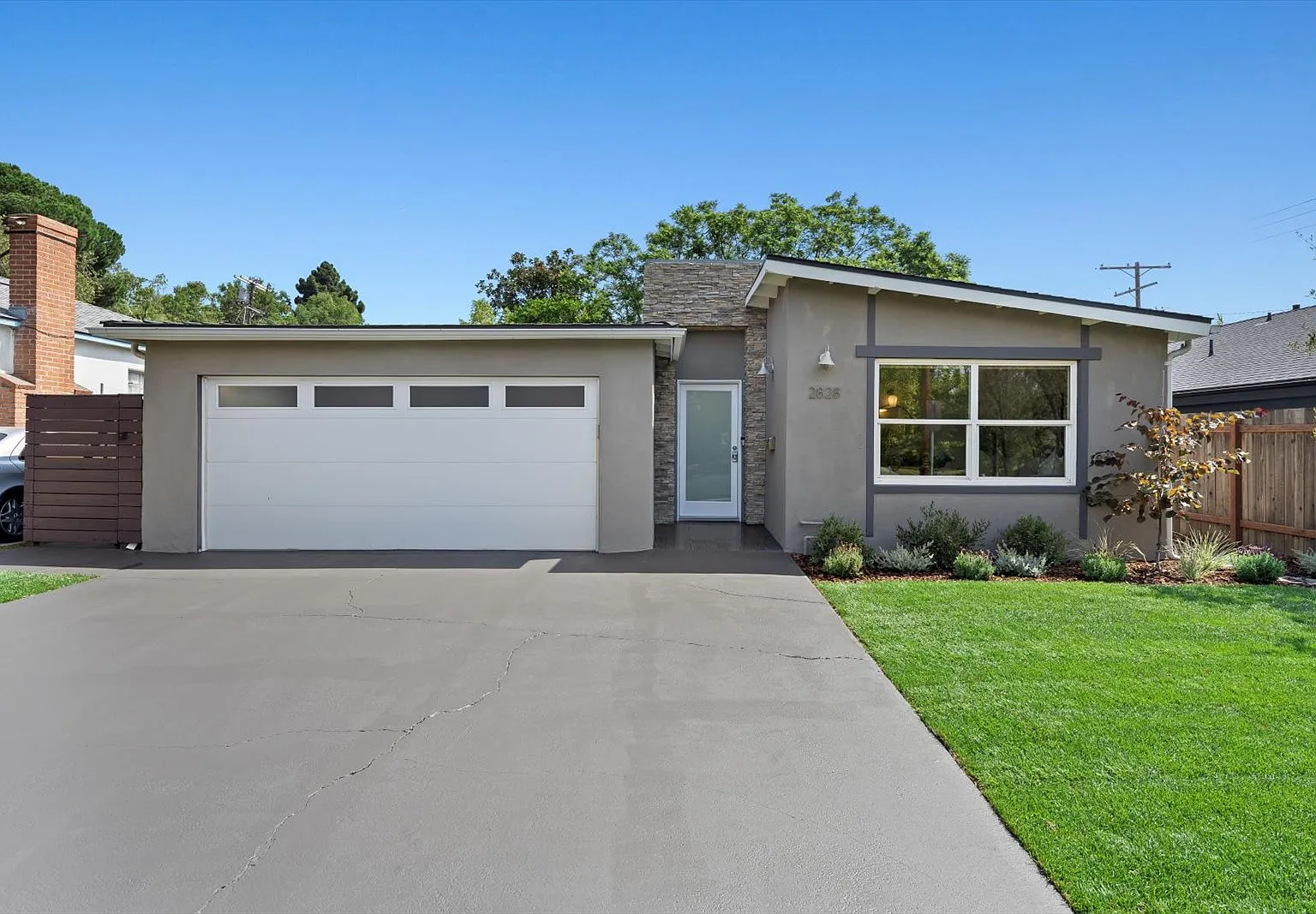 4 bed, 2200 sqft, $8,300 — Photo 1