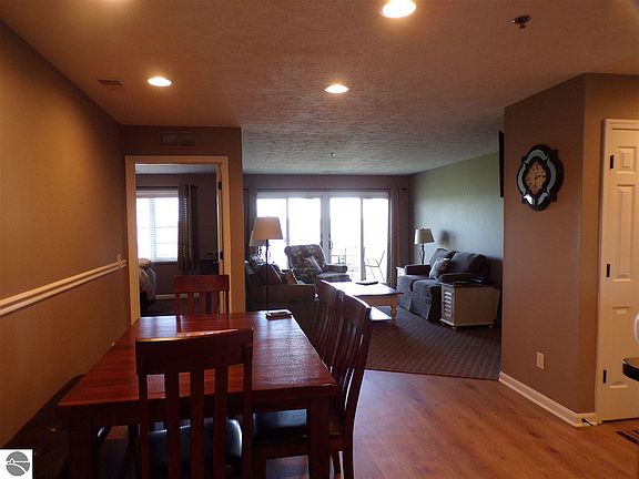 3rd image of 1246 Sunnyside Dr