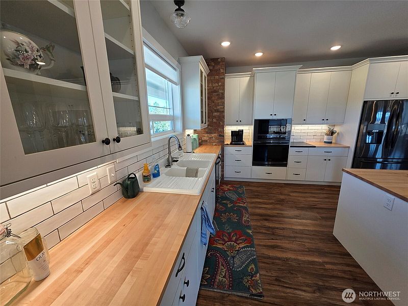 2nd image of 1475 Havillah Road