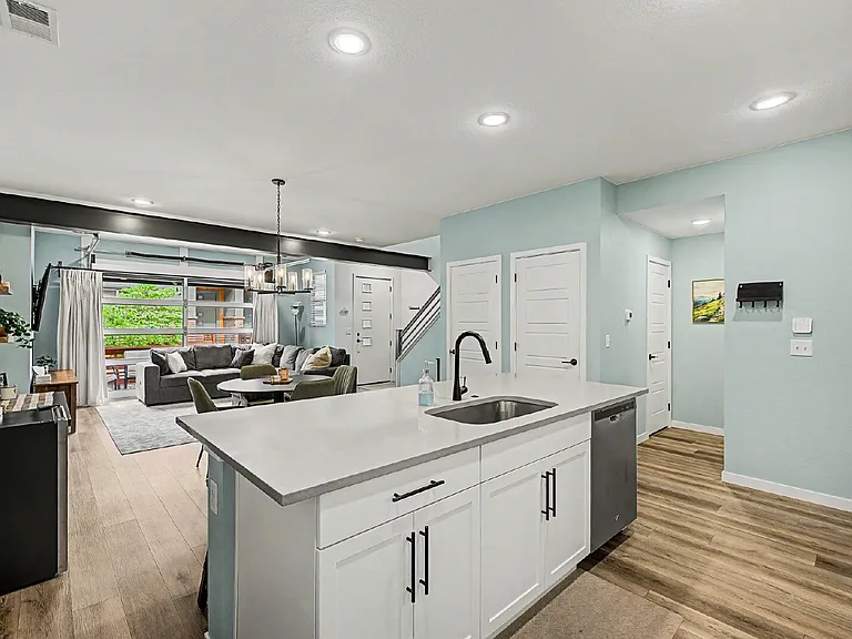 6363 Nelson St — Photo 39