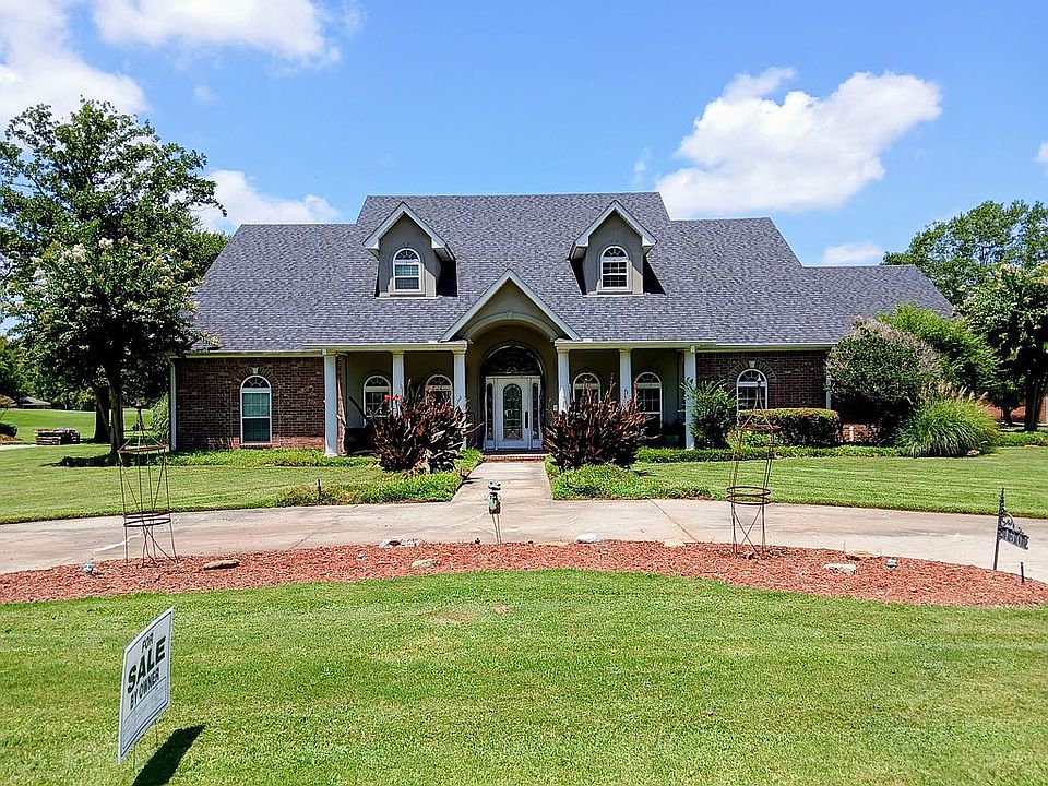 Separate apartment-pool-golf