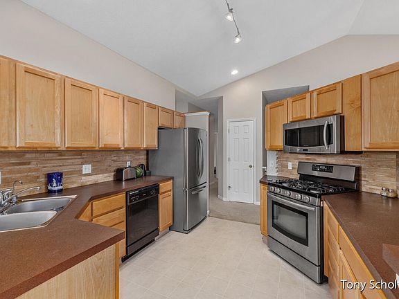 5th image of 4044 Schoolside Ct