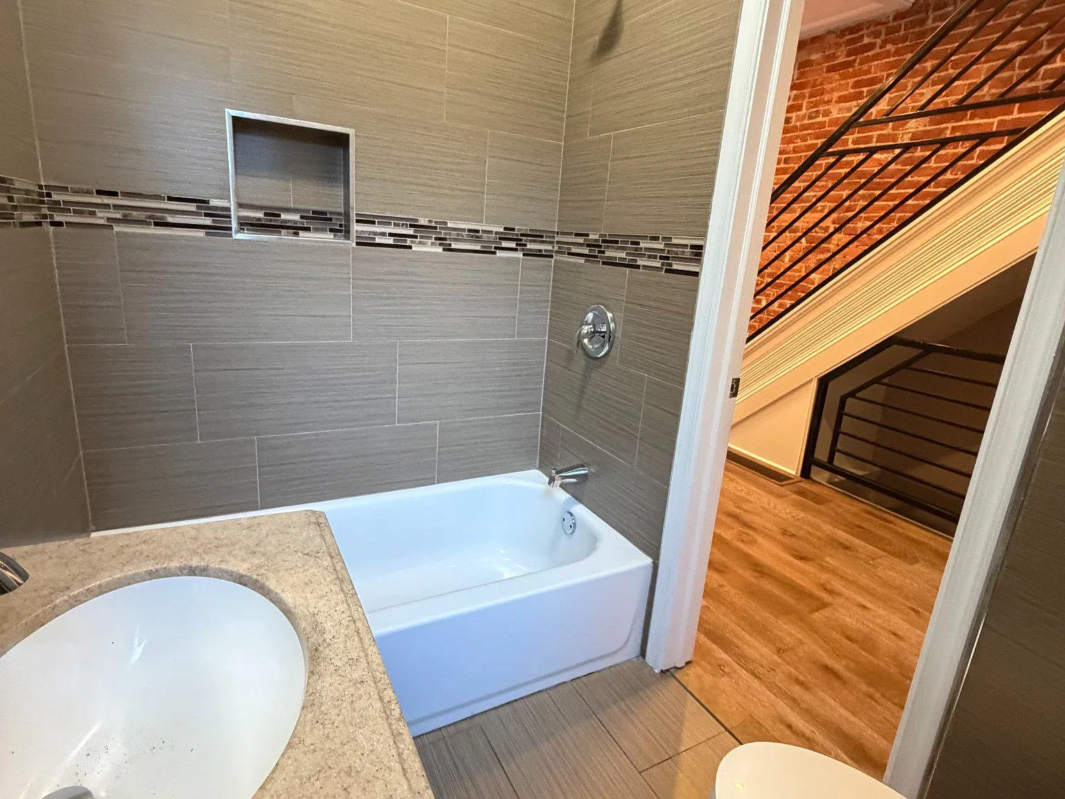 4 bed, 2.0 bath, 1234 sqft, $1,850 — Photo 4