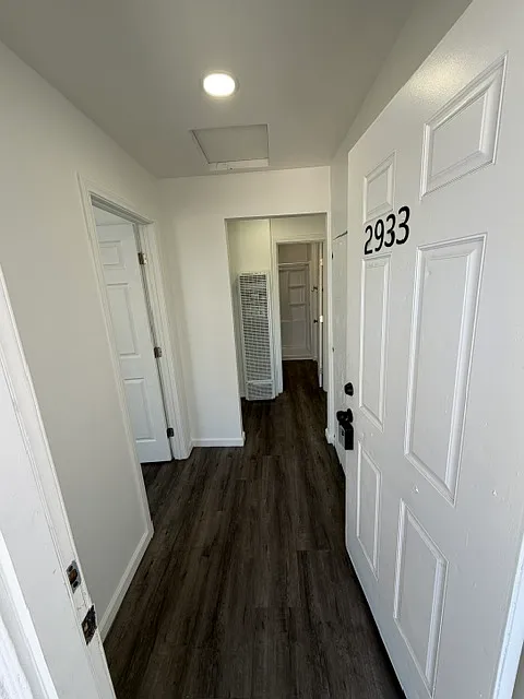 2 bed, 1000 sqft, $2,299 — Photo 2