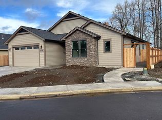 490 SW Oregon Falls Dr, Dallas, OR 97338